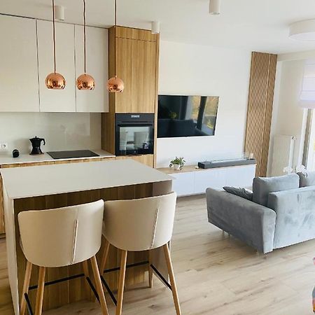 Luxury White Apartment In Park Lotnikow Krakau Exterior foto