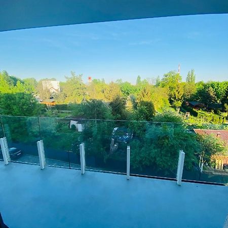 Luxury White Apartment In Park Lotnikow Krakau Exterior foto