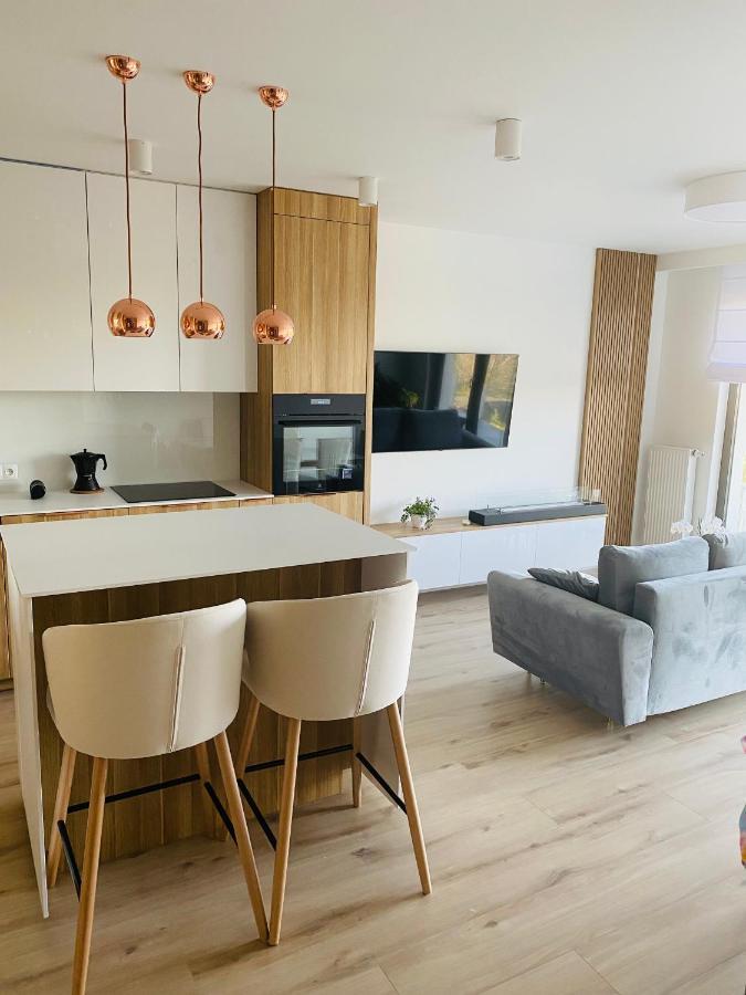 Luxury White Apartment In Park Lotnikow Krakau Exterior foto