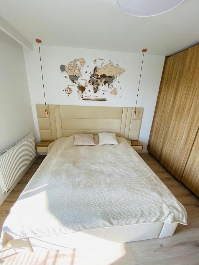 Luxury White Apartment In Park Lotnikow Krakau Exterior foto