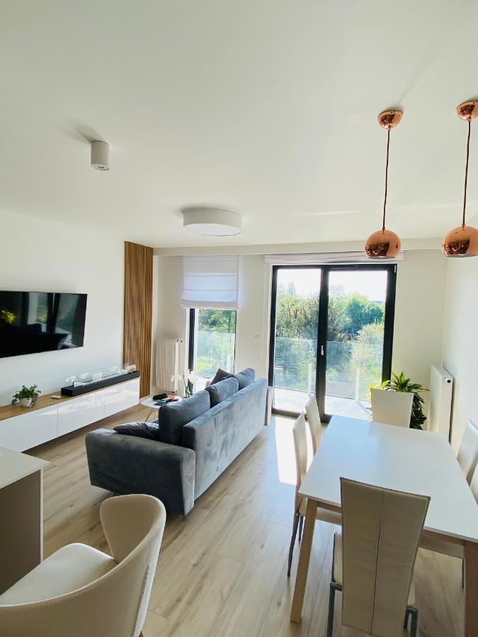 Luxury White Apartment In Park Lotnikow Krakau Exterior foto