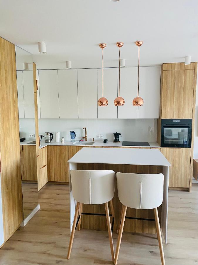 Luxury White Apartment In Park Lotnikow Krakau Exterior foto